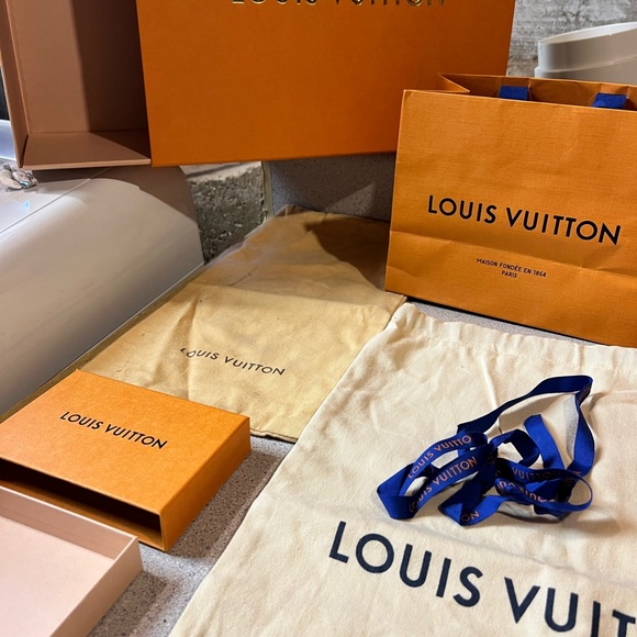 Louis Vuitton Boxes , bags , dust bags , wraps - Picture 9 of 14